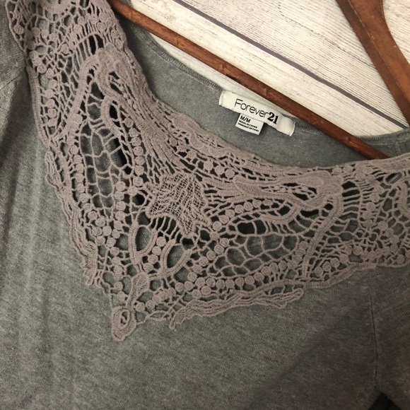 Forever 21 Gray Crochet Top sz M ✨ - Picture 2 of 3
